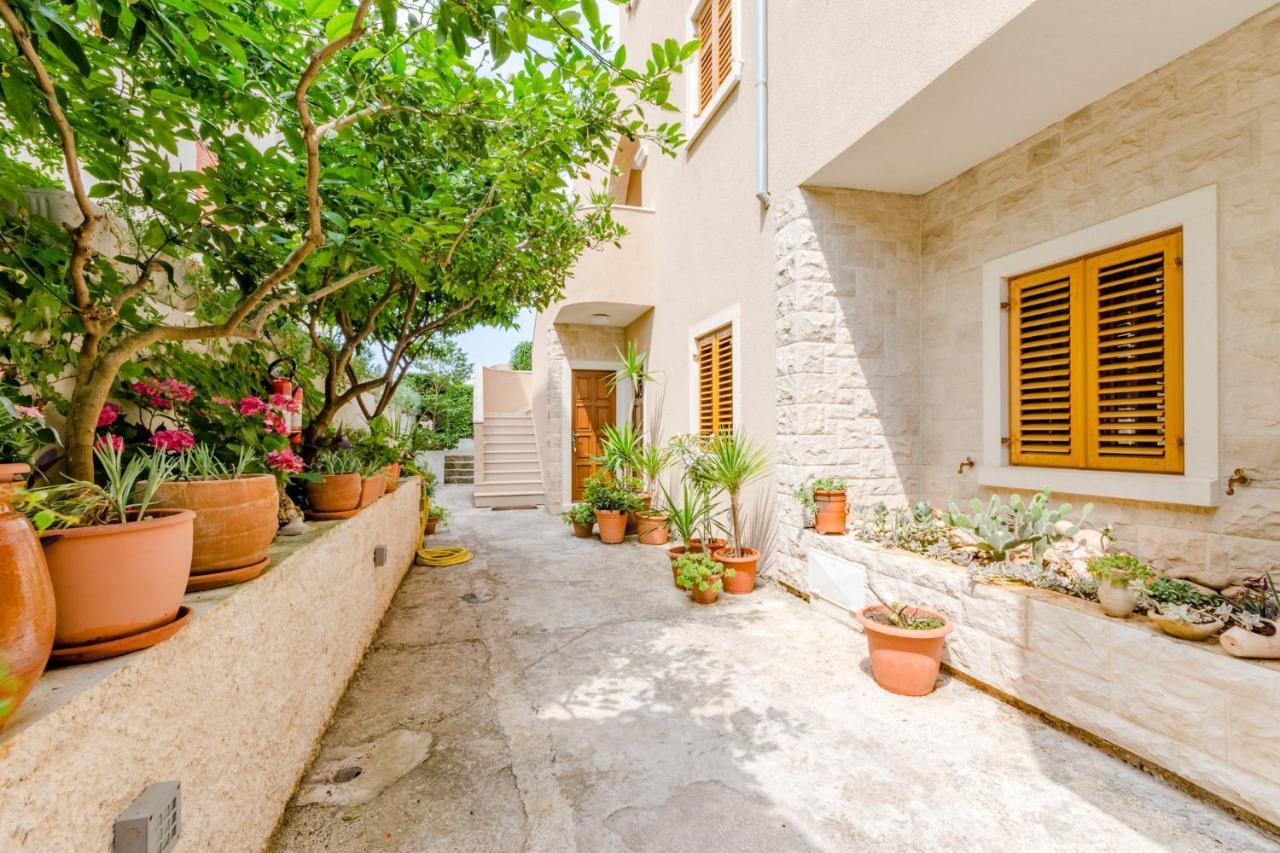 Apartments Iggy Postira Bagian luar foto